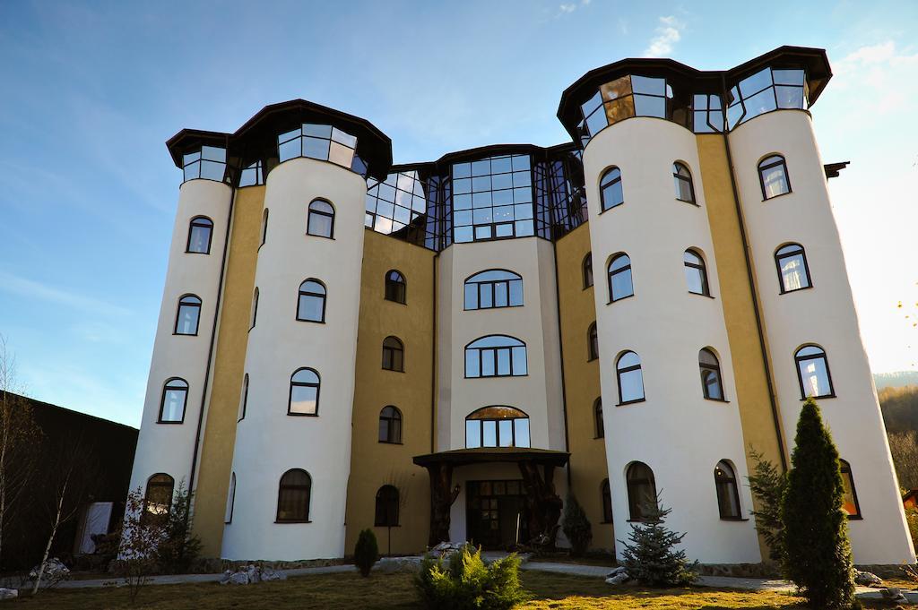 Castelul De Vis Hotel Petrosani Exterior photo